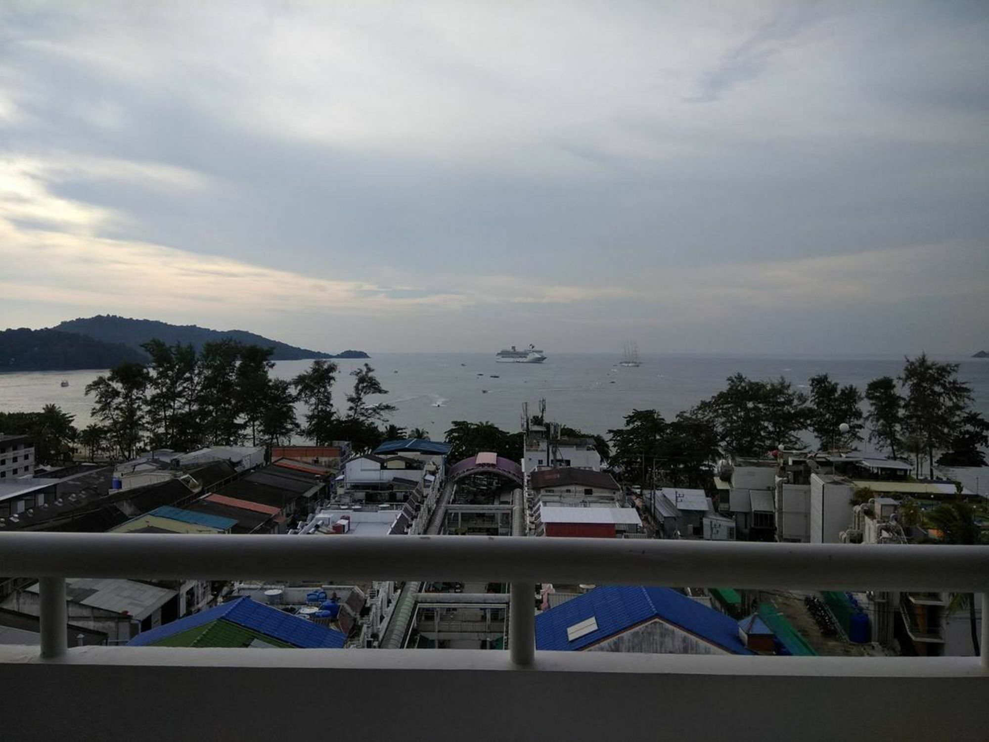 Patong Tower By United 21 Thailand Екстер'єр фото